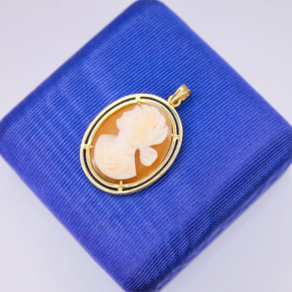 14K 585 Yellow Gold Vintage Hand Carved Shell Cameo Pendant Signed